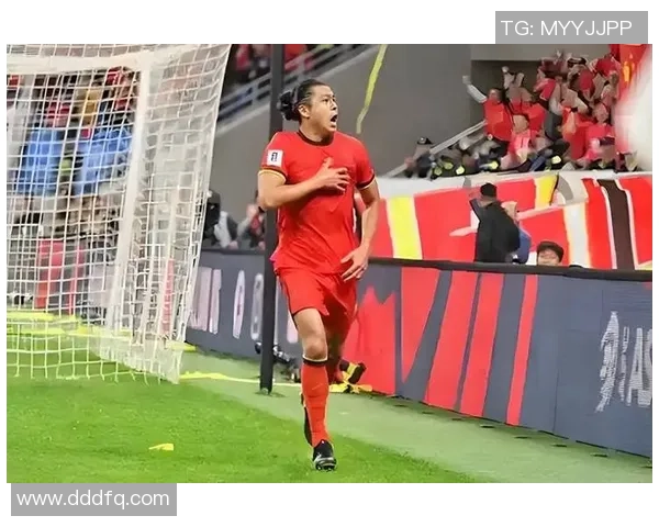 帅气男足球星风采集锦，看看他们如何在赛场上演绎魅力与激情